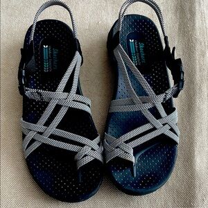 Skechers Women’s size 7 Two Tone Strappy Sandals